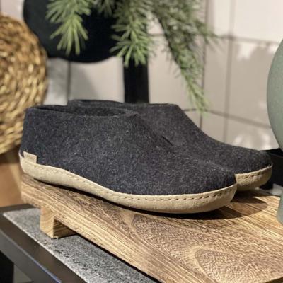 Chaussons Amandine gris foncé semelle cuir