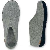 Chaussons gris clair semelle gomme AR01-02