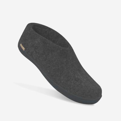 Chaussons en laine gris foncé semelle noire AR02-02