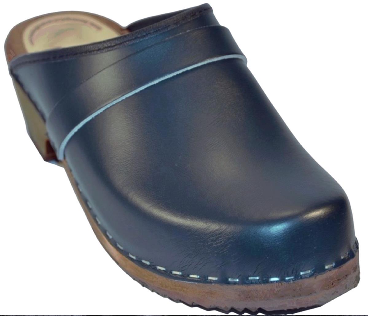 black pattern leather shoes