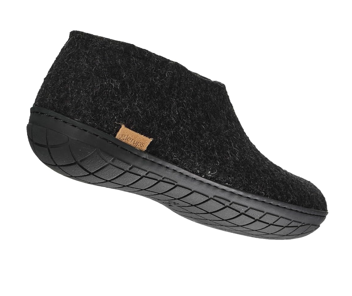 Chaussons gris foncé semelle noire